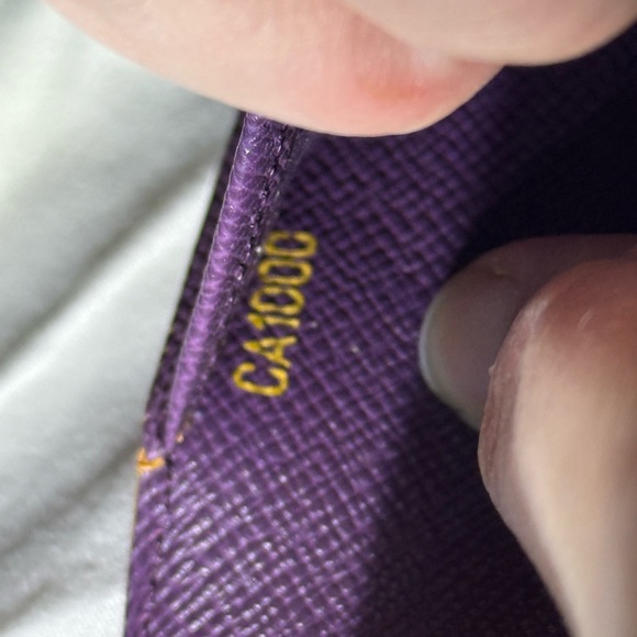 Authentic Louis Vuitton Purple and Gold Textured Accessory agenda - Picture 4 of 4